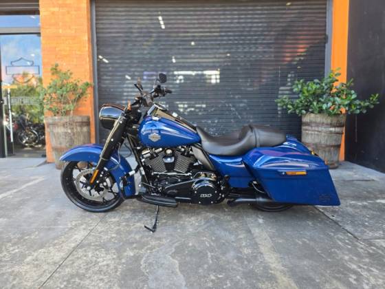 HARLEY-DAVIDSON ROAD KING SPECIAL 